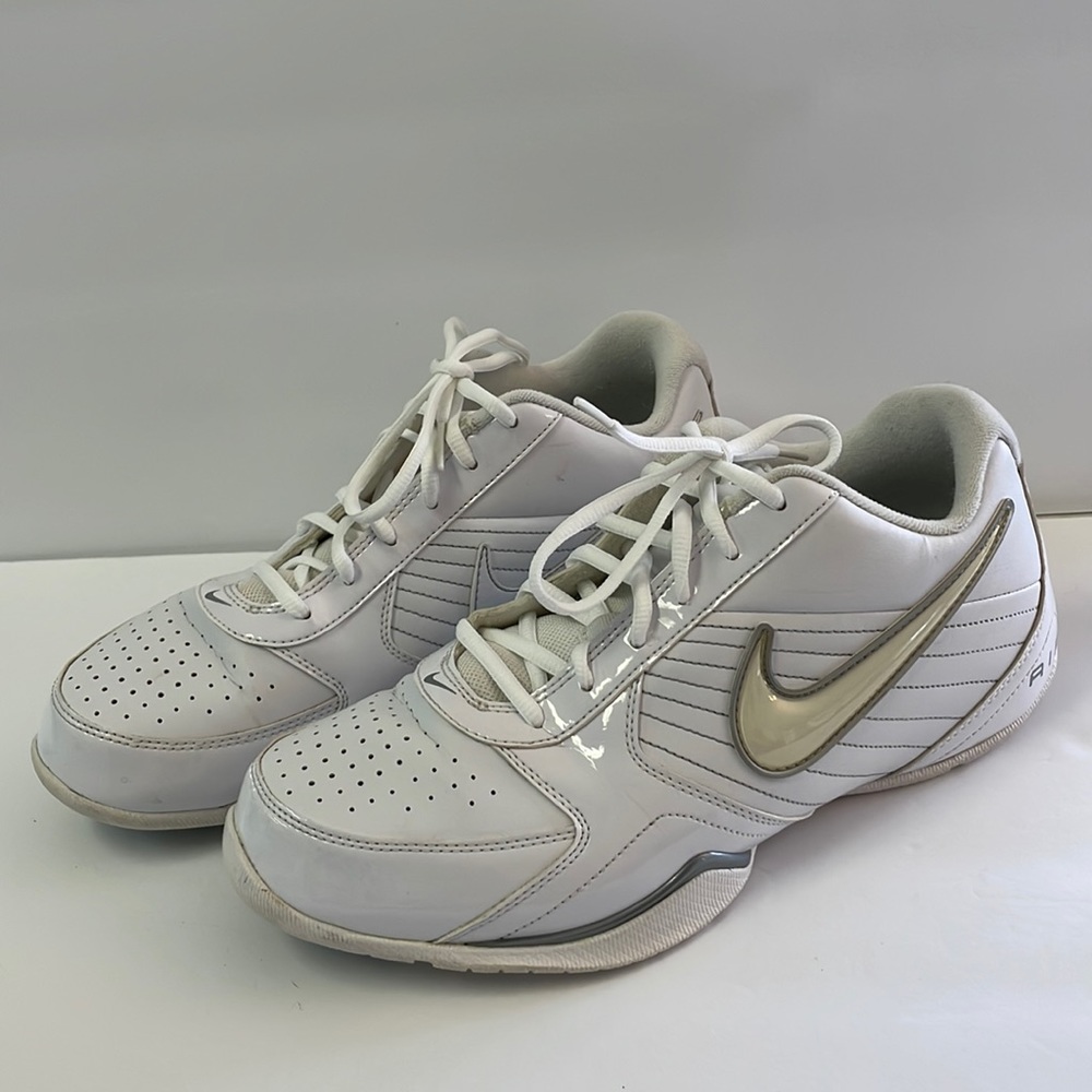 Nike Air Men’s Baseline Low Basketball Shoes
